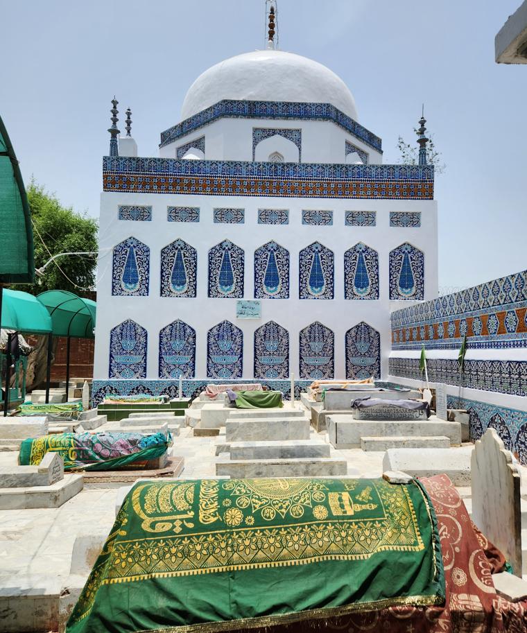 Shrine details of Bhit Shah