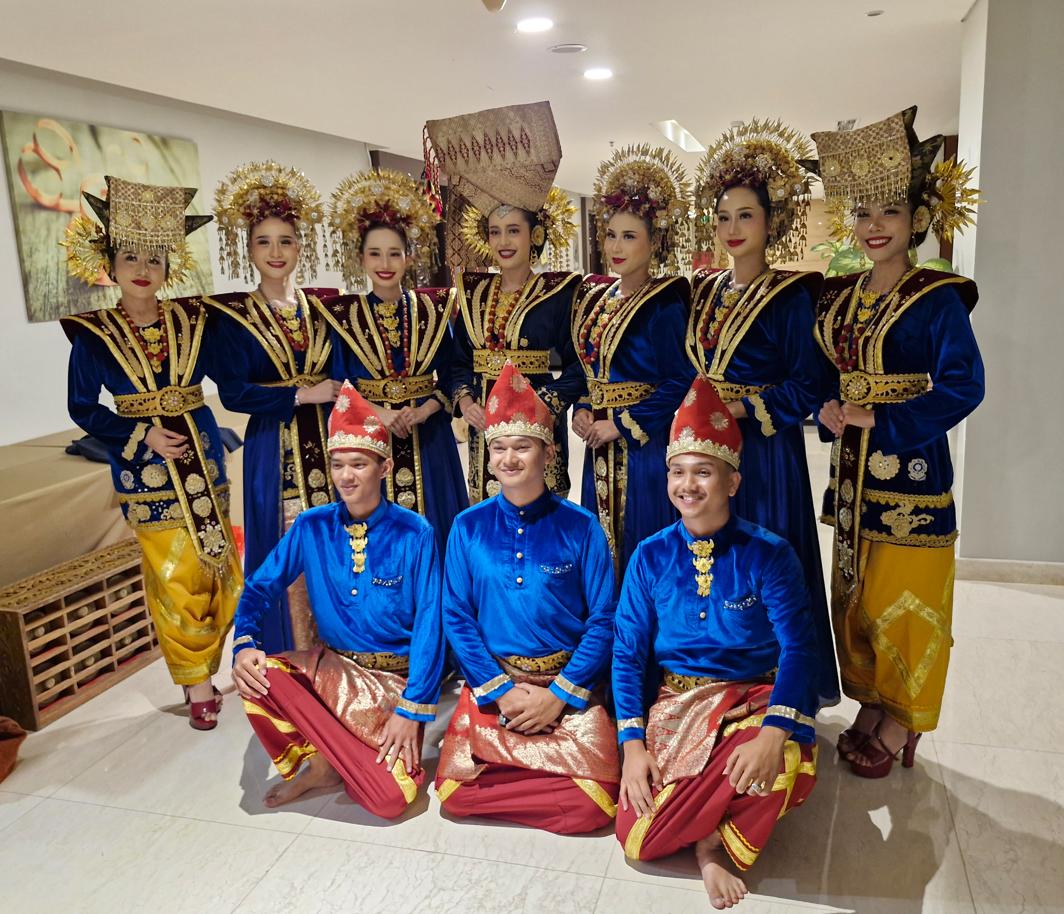 Tari Piring Cultural Display