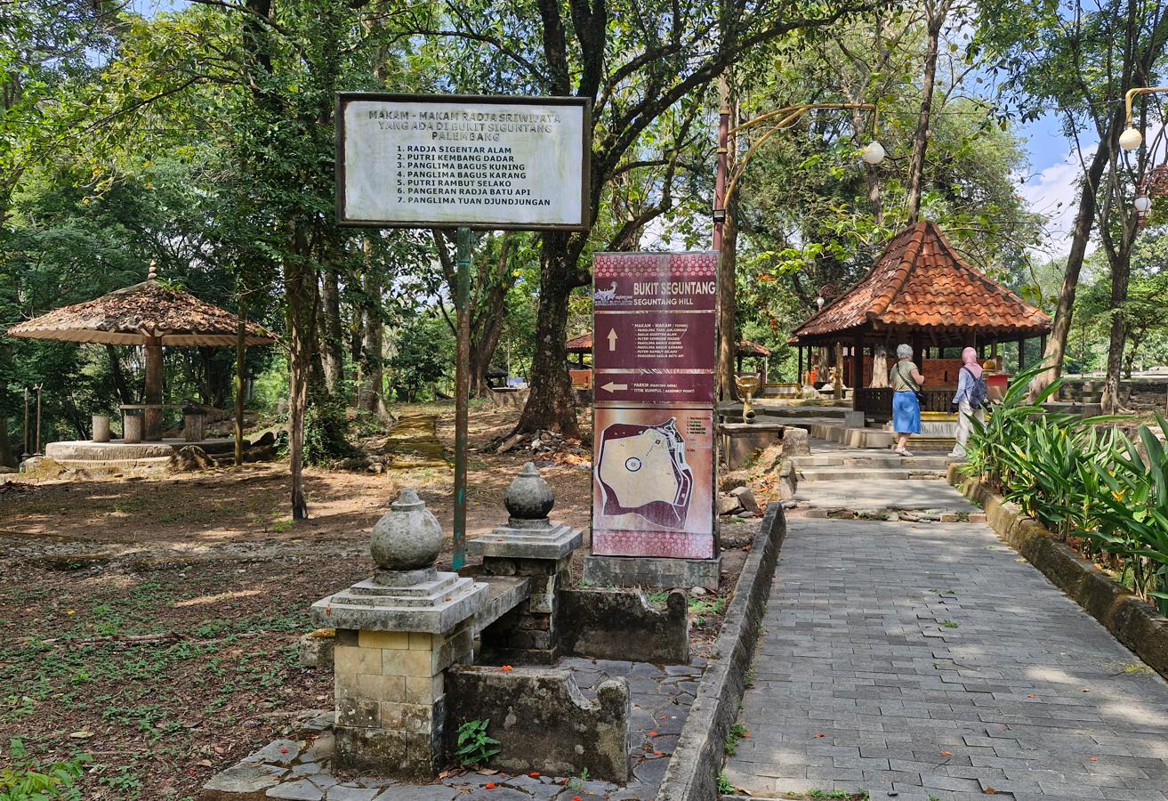 Keramat Tombs