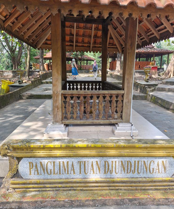 Bukit Siguntang Monument