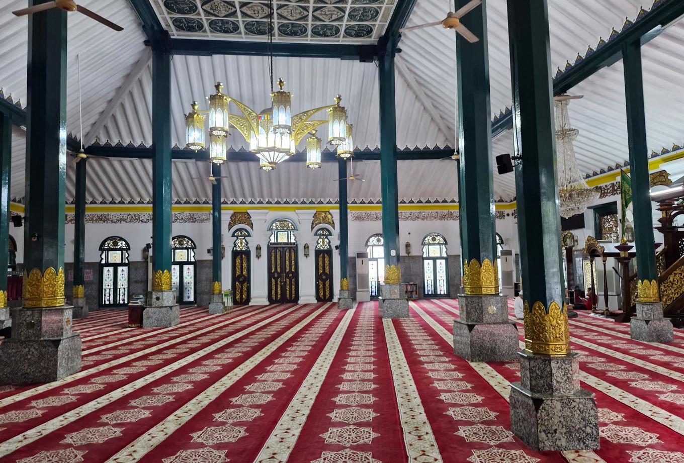 Masjid Agung Interior