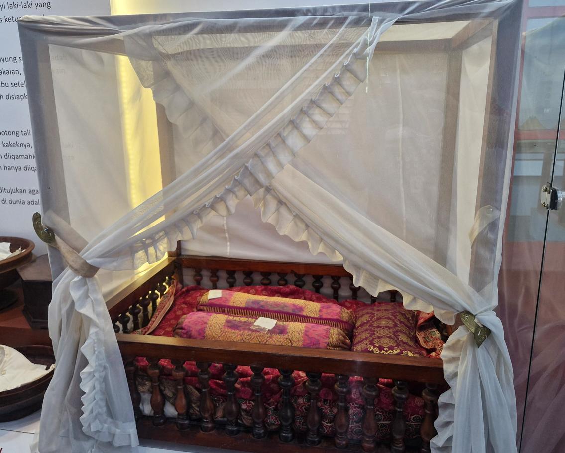 Courtly Textiles